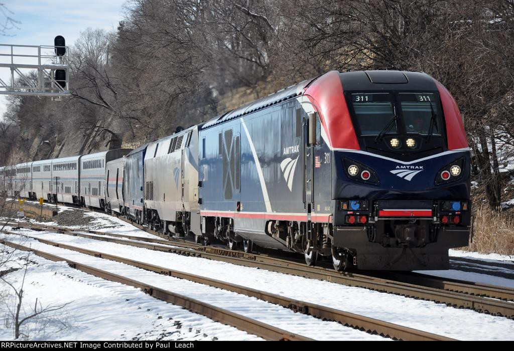 Eastbound "Empire Builder" comes down Short Line Hill